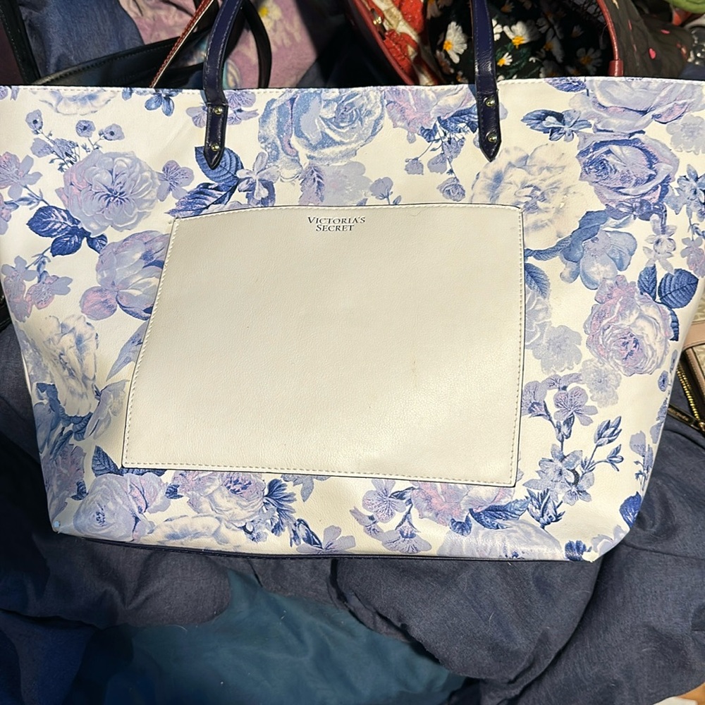 A Victoria secret tote bag